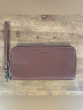 Roots Brown Leather Classic Large Storage Wallet with Clutch Strap